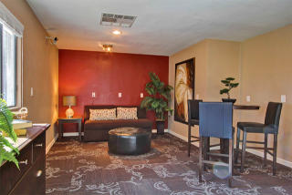 643 Country Club Dr, Simi Valley CA  93065-7602 exterior