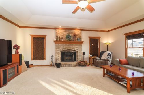 307 Schmidt Dr, Pingree Grove IL  60140-8273 exterior