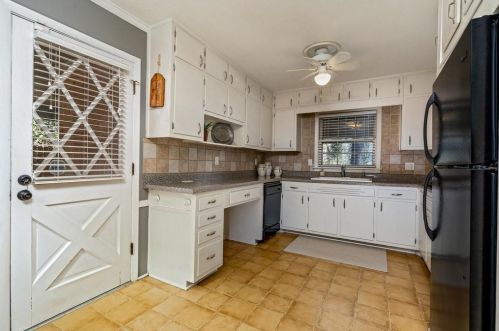 3862 Ensign Dr, Atlanta GA  30341-1836 exterior