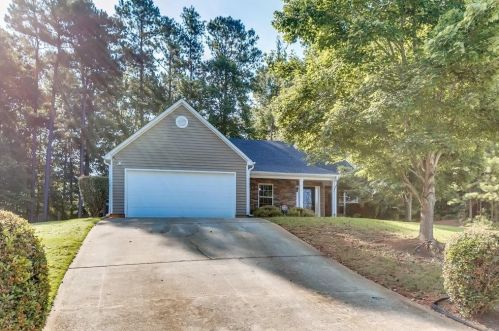 66 Windcrest Dr, Porterdale, GA 30016-1299