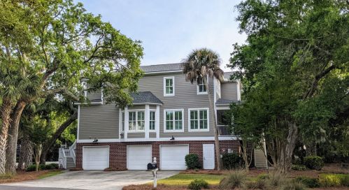 61 Seagrass Ln, Isle Of Palms, SC 29451-3856