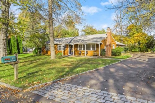 27 Oriole Dr, Norwalk CT  06851-5608 exterior