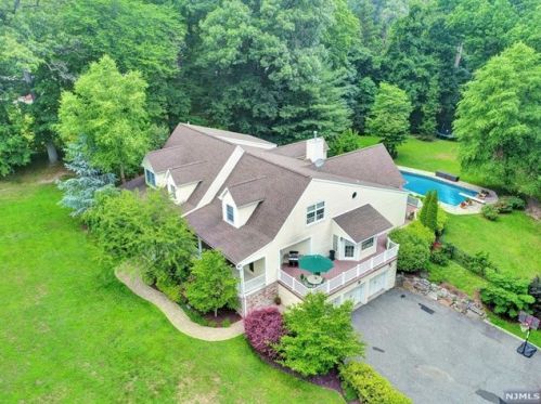 6 Conklin Ln, Rockleigh, NJ 07647-2716
