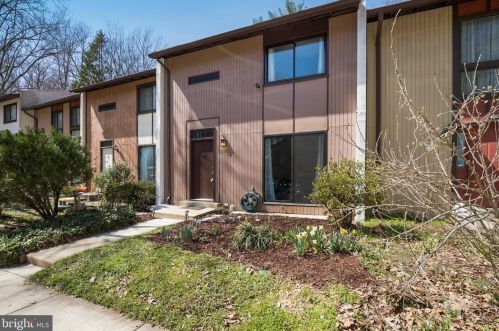 2382 Cloudcroft Sq, Herndon, VA 20191-1707