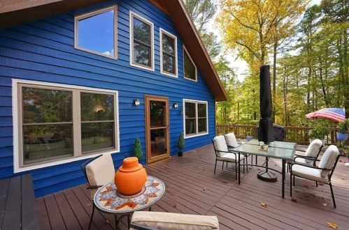 25 Parody Cir, Ellijay, GA 30540-5384