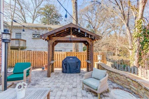 2721 Log Cabin Dr, Atlanta GA  30339-1546 exterior
