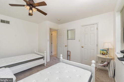 691 Royal View Dr, Lancaster PA  17601-2874 exterior