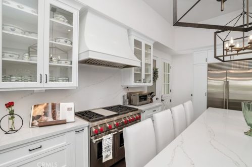 864 Kenneth Rd, Glendale CA  91202-1448 exterior
