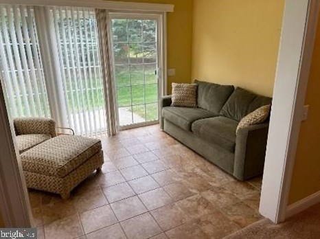 229 Sparrow Dr, Trenton NJ 08690-2461 exterior