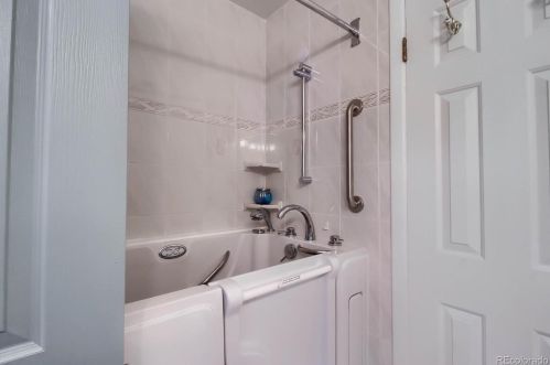 2530 Sable Way, Denver CO 80014-2438 exterior