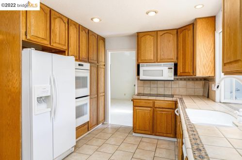 6 Pillon Real, Concord CA  94523-1622 exterior