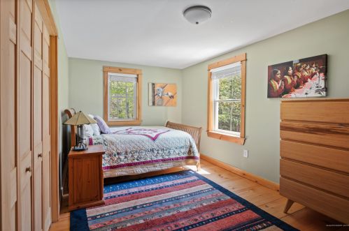 2 Youngs Ln, Freeport ME  04032-6261 exterior