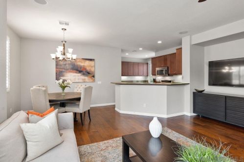 1470 Caminito Sicilia, Chula Vista CA  91915-4142 exterior
