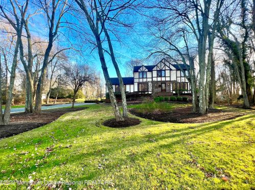 17 Denise Ct, Lincroft, NJ 07738-1503