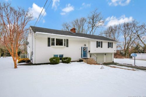 20 Valley View Dr, Wapping, CT 06074-2829