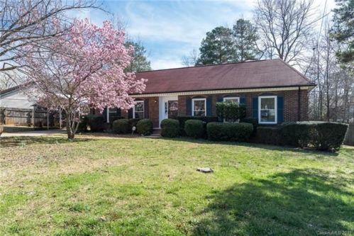 2141 Fox Hunt Dr, Gastonia, NC 28054-5819