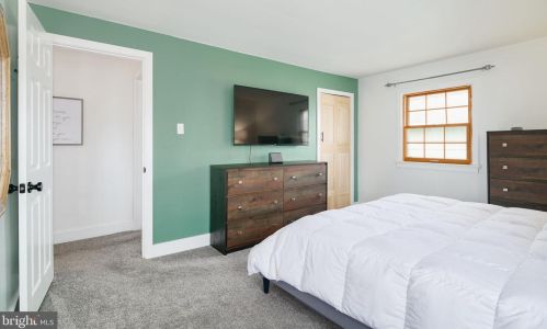 1221 Oakwood Rd, Tavistock NJ  08033-3632 exterior