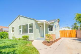 2015 Locust Ave, Compton, CA 90221-1318