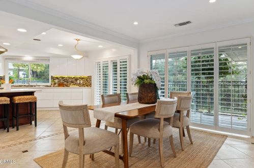 3333 Country Club Dr, Glendale CA  91208-1717 exterior