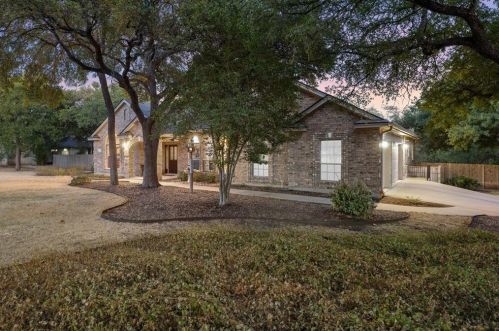 319 Allen Cir, Georgetown, TX 78633-1940