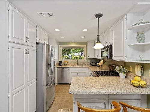 5550 Gloucester Way, Riverside CA  92506-3425 exterior