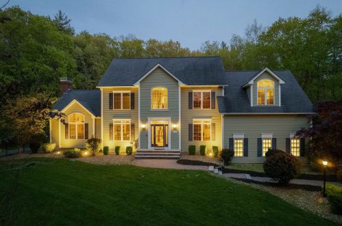 5 Eastgate Rd, Derry, NH 03038-3816