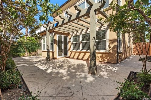 56 Rembrandt, Irvine CA  92620-7314 exterior