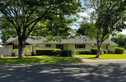 601 Little John Ln, Modesto, CA 95350-1576