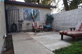 1900 Royal Oaks Dr, Visalia, CA 93277-4163