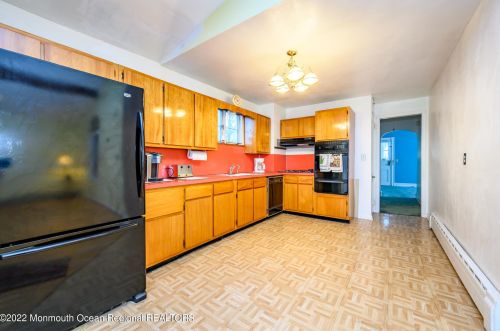 176 Hudson Ave, Tinton Falls NJ 07701-2140 exterior