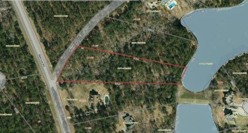 104 Dove Rd, Greenwood, SC 29649-8808