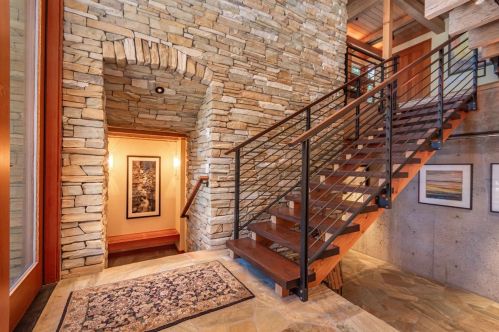 1721 Grouse Rdg, Truckee CA  96161-4033 exterior