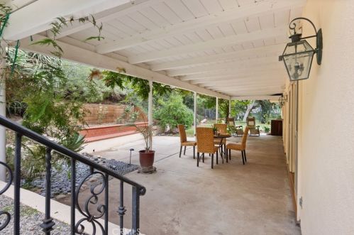 1430 Greenbriar Rd, Glendale CA  91207-1053 exterior