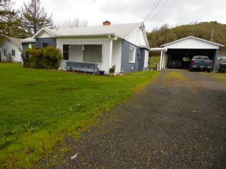 546 Housley Ave, Roseburg, OR 97470-1202