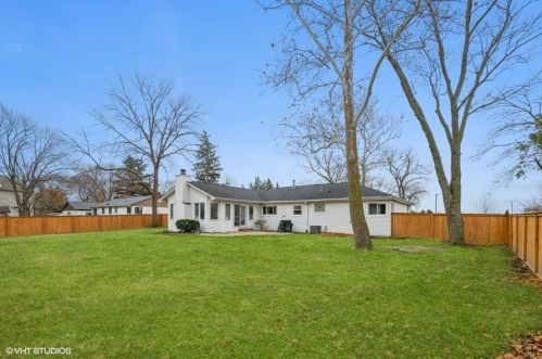 732 69th St, Willowbrook IL  60527-5353 exterior