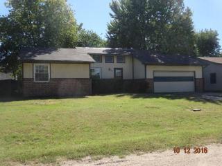 915 43rd St, Wichita, KS 67216-1862