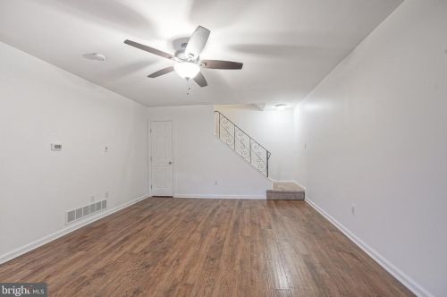 1051 Harbour Dr, Palmyra NJ  08065-1215 exterior