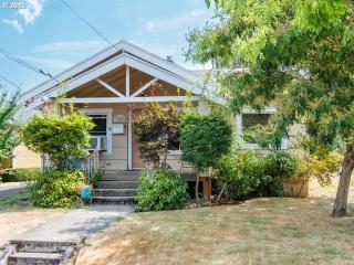 7550 Chicago Ave, Portland, OR 97203-3715