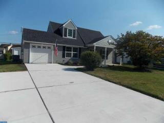 76 Pumpkin Hill Rd, Levittown, PA 19056-3529