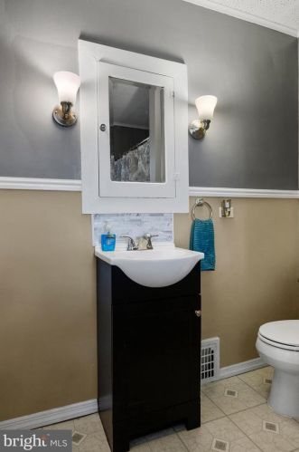 464 Holly Ave, Pitman NJ  08071-2302 exterior