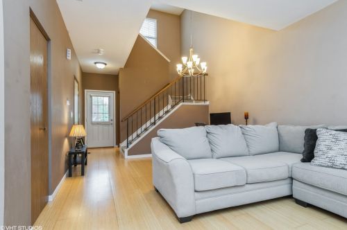 1128 Estes Ct, Naperville, IL 60540-4100