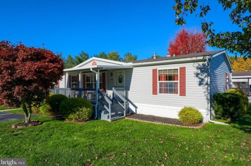 200 Cricklewood Ct, Lancaster PA  17603-2173 exterior