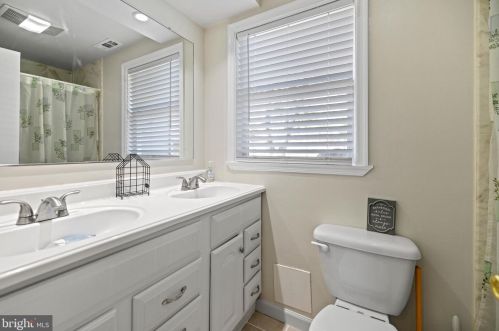 7319 Beverly Park, Springfield VA  22150-3162 exterior