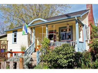 7003 Columbia Way, Portland OR  97203-2505 exterior