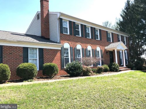 10904 Belgravia Ct, Great Falls, VA 22066-3108