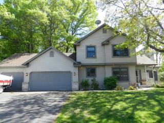 2440 Tevlin Ct, Saint Paul, MN 55119-7173