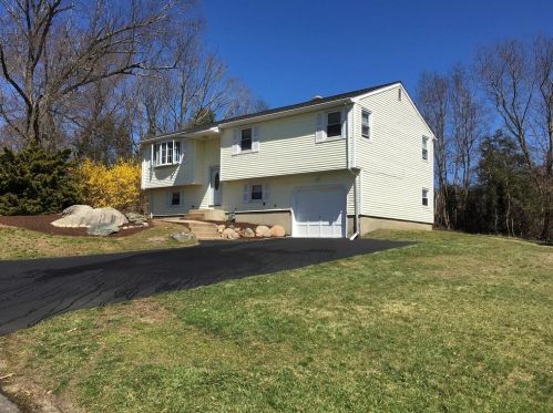 16 Loxley Dr, Providence, RI 02919-4814