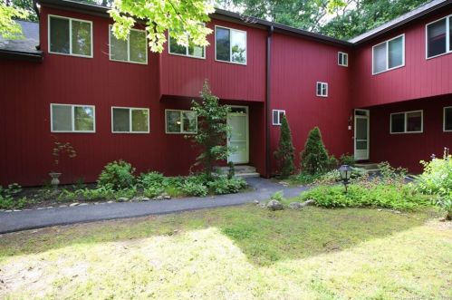 8 Lower Cmns, Woodbury, CT 06798-3219