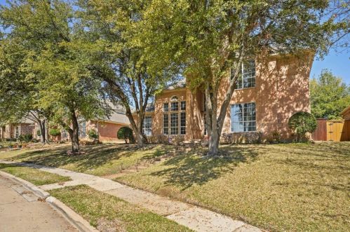 2033 Le Mans Dr, Carrollton TX 75006-4337 exterior