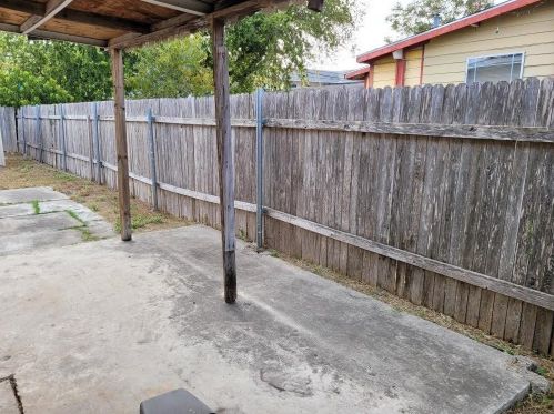 122 Sandledge Dr, San Antonio, TX 78219-4105